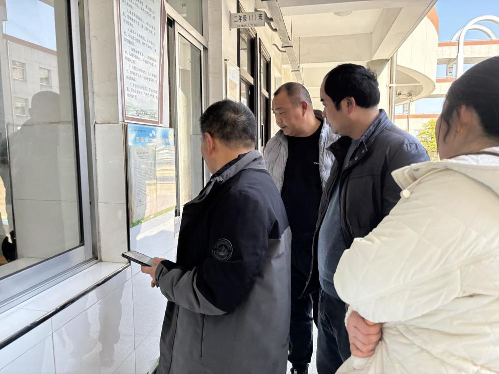 开发区召开校园3月份安全、平安法治工作研判部署会